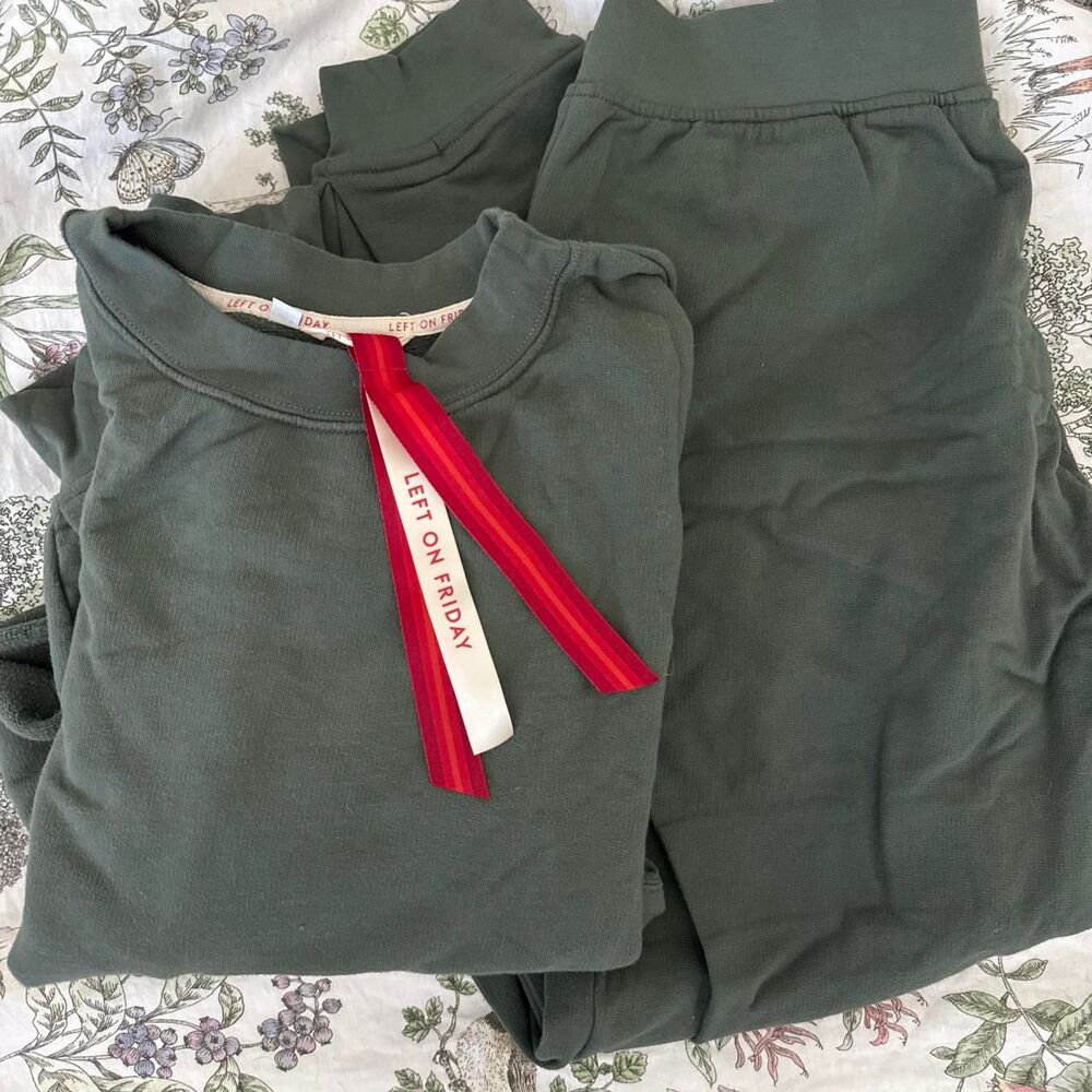 Left On Friday Women's Olive Green Sweat Set